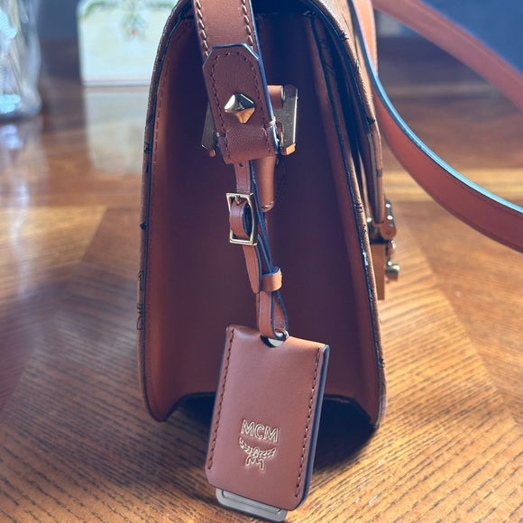 MCM PATRICIA SHOULDER BAG / CROSSBODY
HERITAGE COGNAC CANVAS - Picture 10 of 16